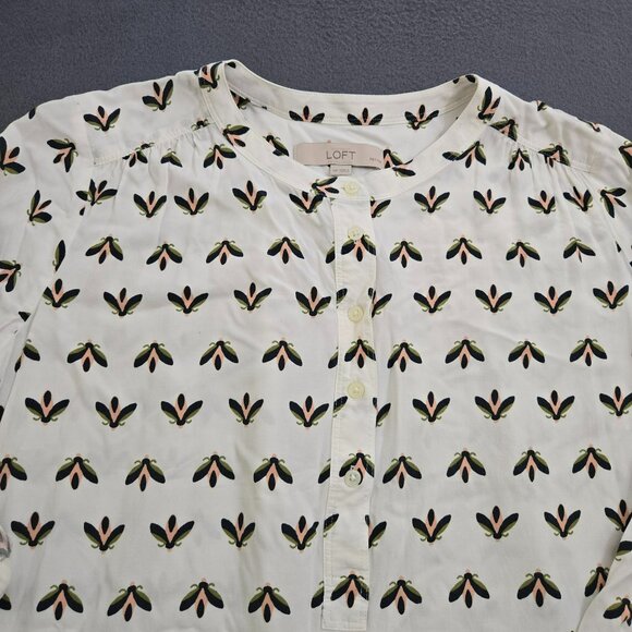 Ann Taylor LOFT Women MP White Oversized Popover Bug Print Blouse Top 1/4 Button - Picture 6 of 13